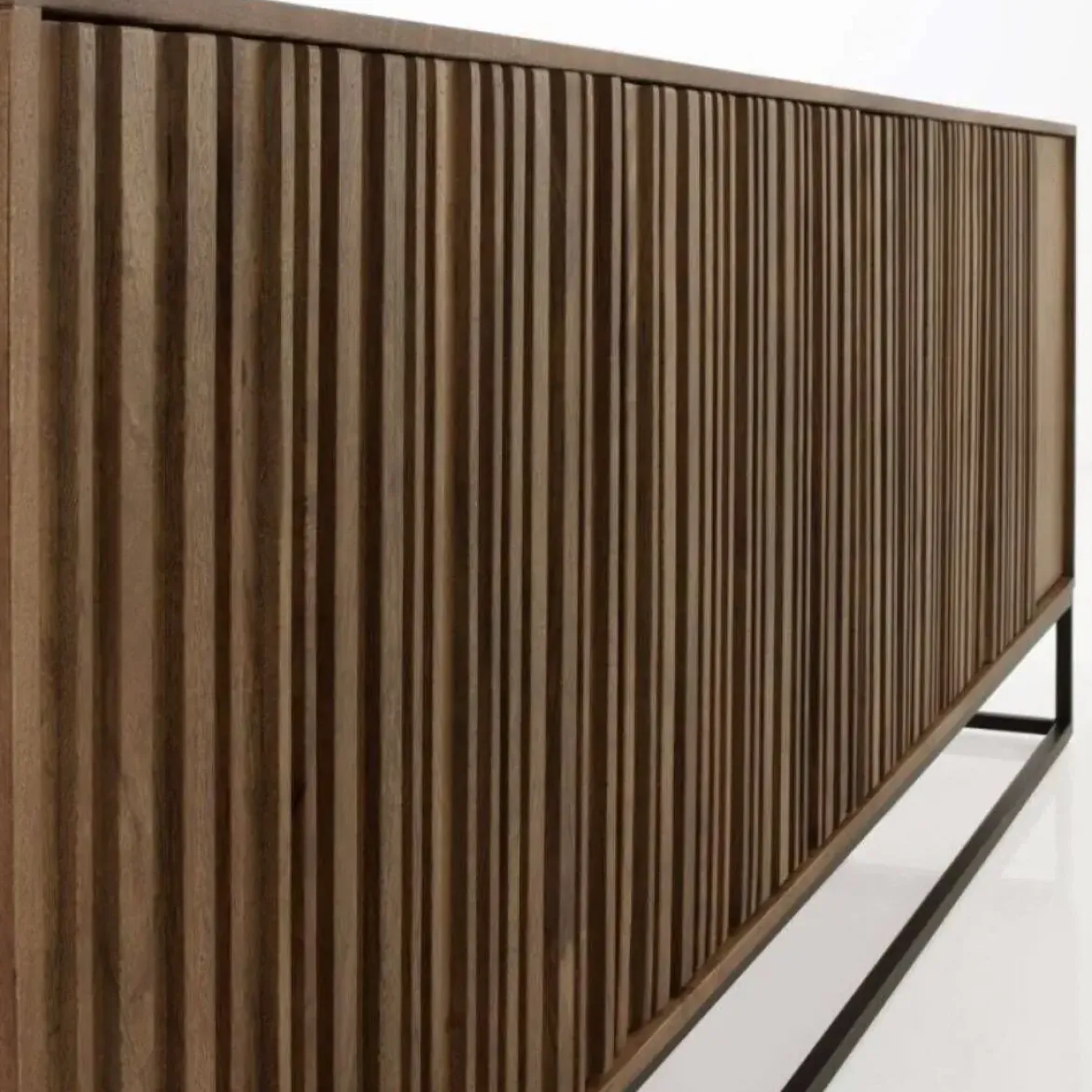 Aparador de 4 Puertas de Madera Maciza de Mango con Base de Metal GABAR 10818