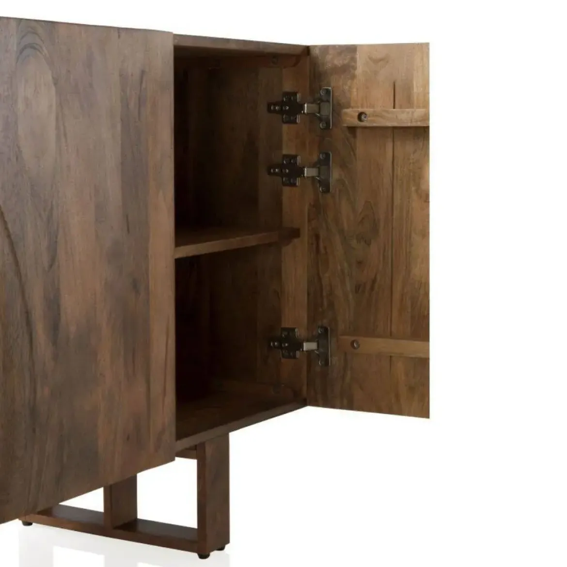 Aparador en acabado natural en madera de mango con puertas de ondas y patas de madera GABAR 11036