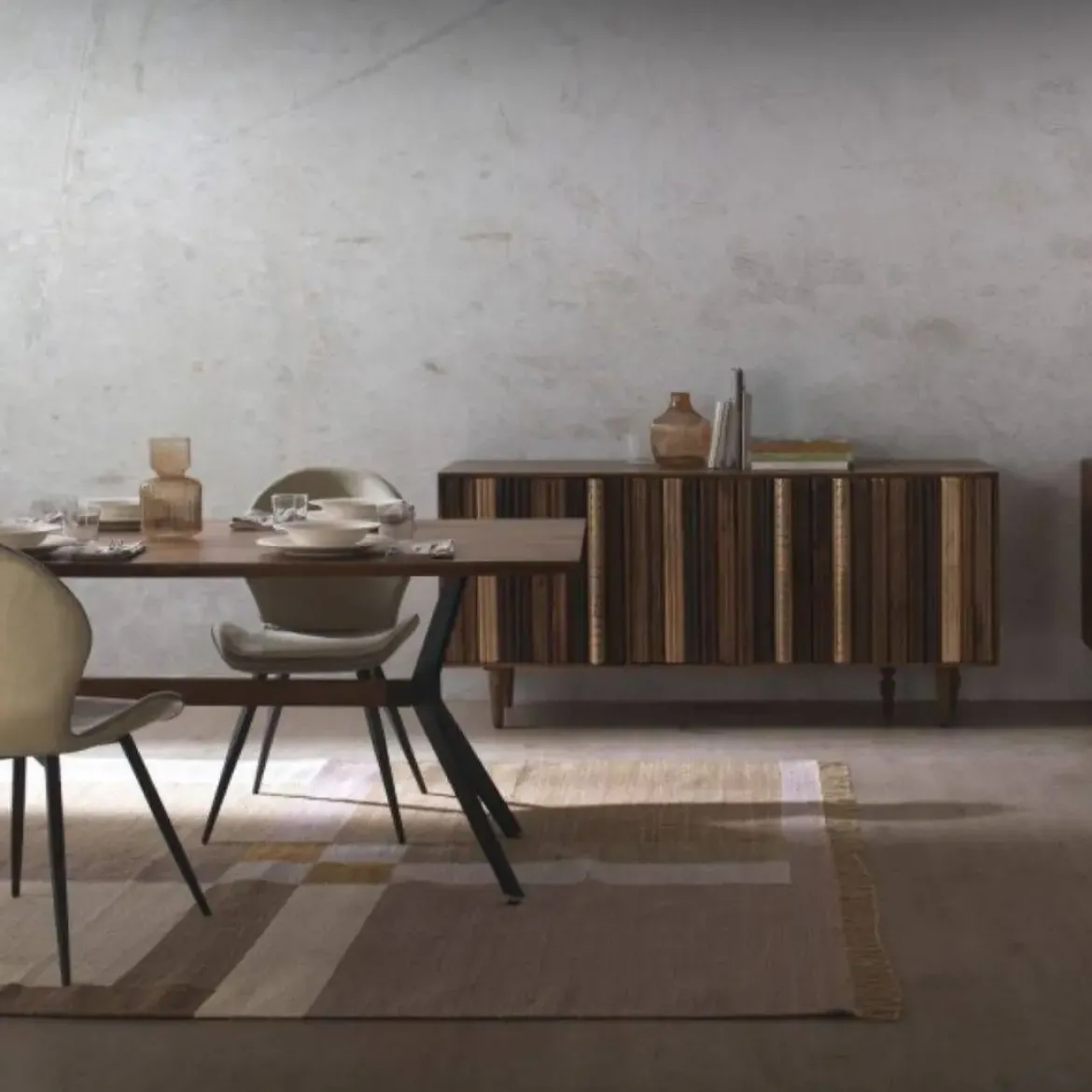 Aparador en madera maciza con 3 puertas en tonos naturales GABAR 10842