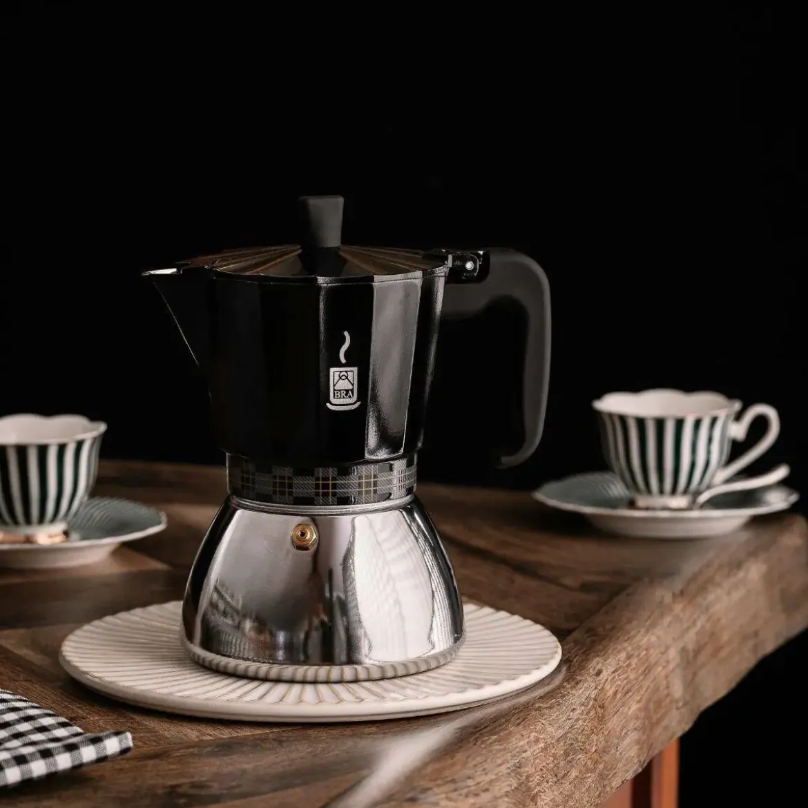 Cafetera Italiana 6 Tazas Inducción Negra BRA DELUXE A170626