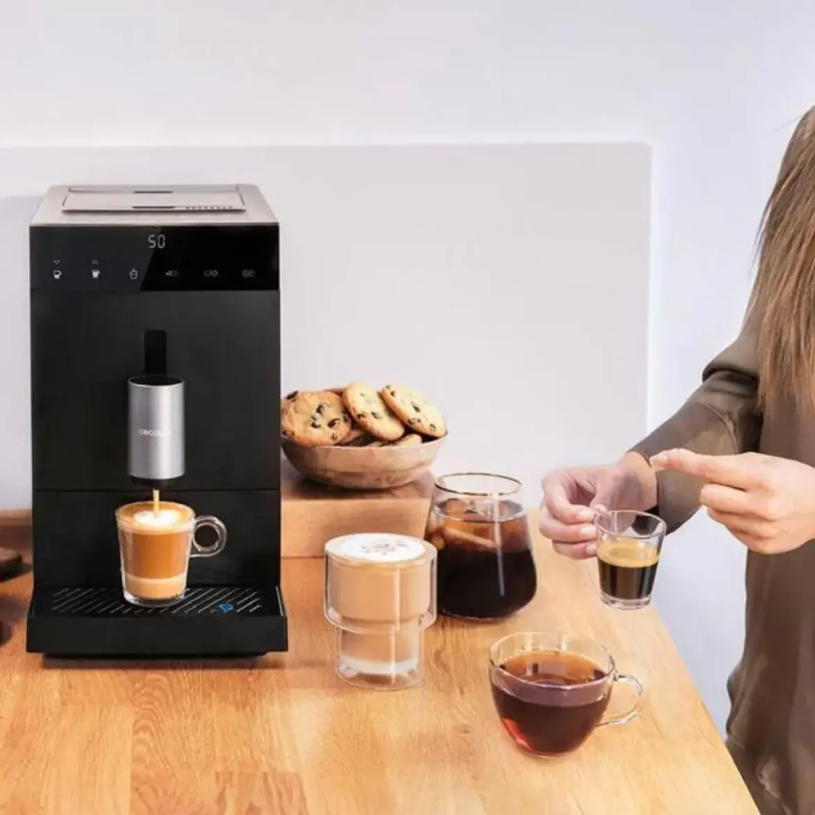 Cafetera Superautomática CECOTEC Creammaet Compact 01636