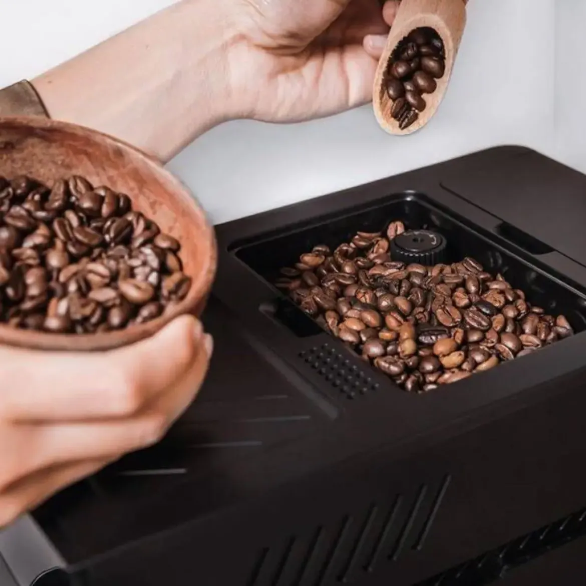 Cafetera Superautomática CECOTEC Creammaet Compact 01636