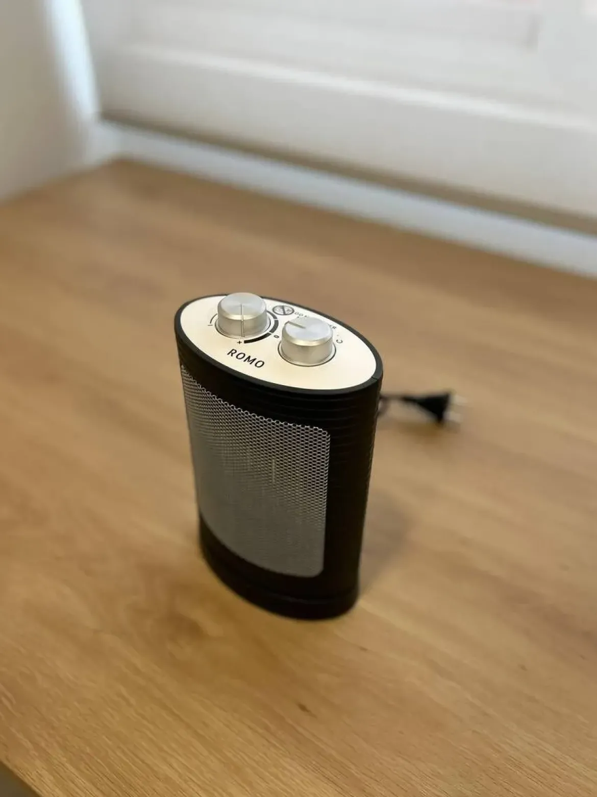 Calefactor ROMO Cerámico vertical 1500 w RO-CC1500W