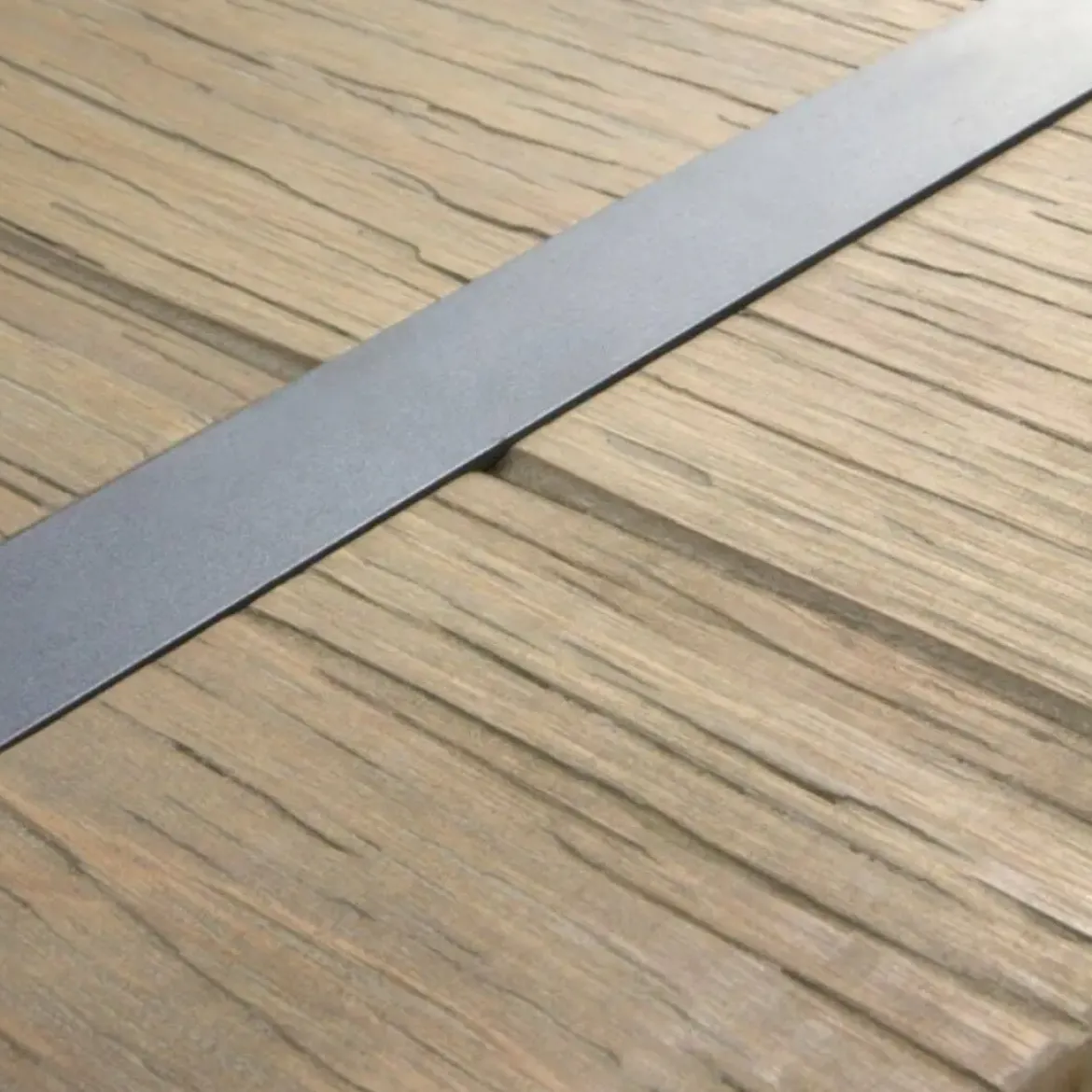 Consola Metálica de Estructura Negra con Sobre de Madera Natural GABAR 10960
