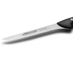 Cuchillo Deshuesador de Cocina con Mango Color Negro Serie Maitre 160 mm ARCOS 151500