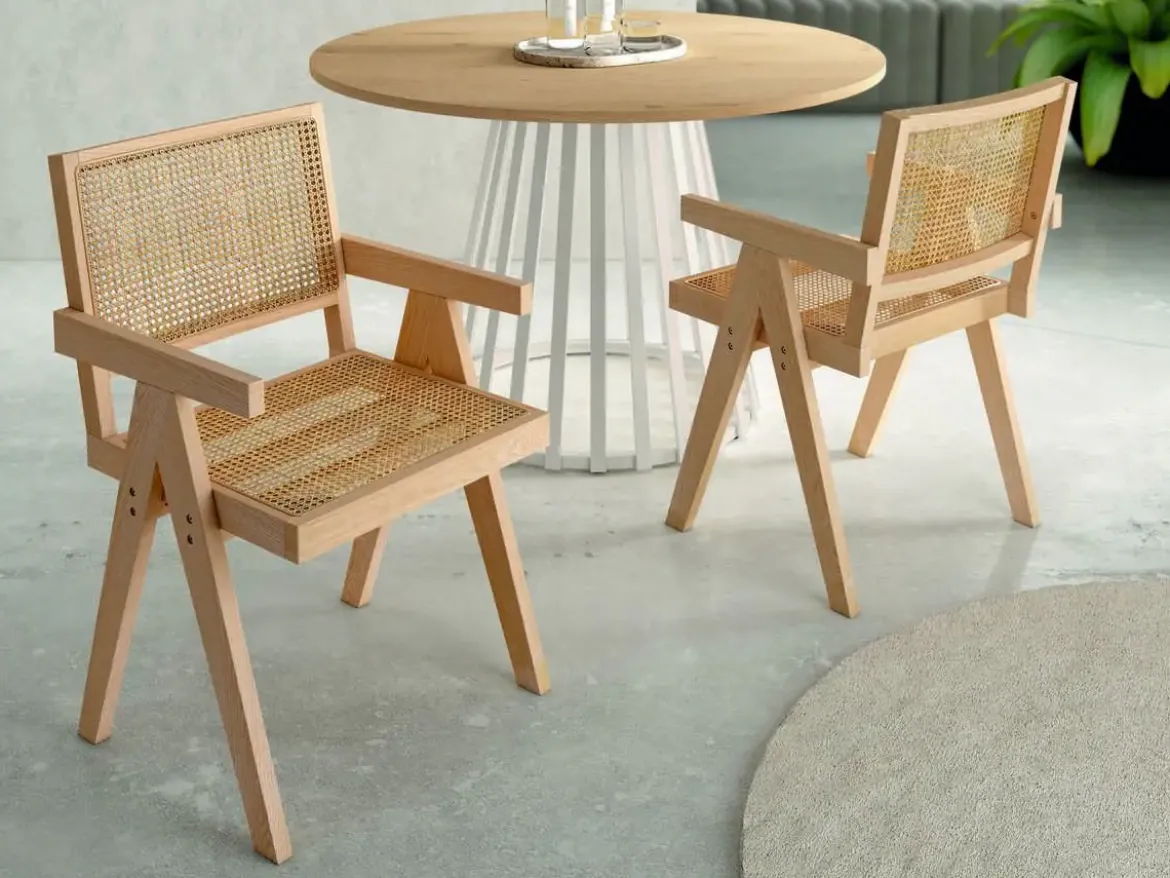 Juego de dos sillas con Asiento de Ratán y Estructura de Madera de Fresno Natural con brazos ENEA CG1930FR