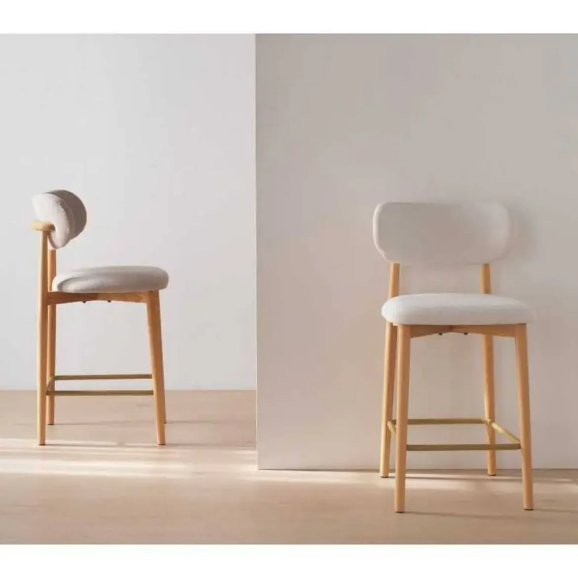 Juego de 2 Taburetes con Respaldo de Madera de Roble Tapizado Beige GABAR 11682