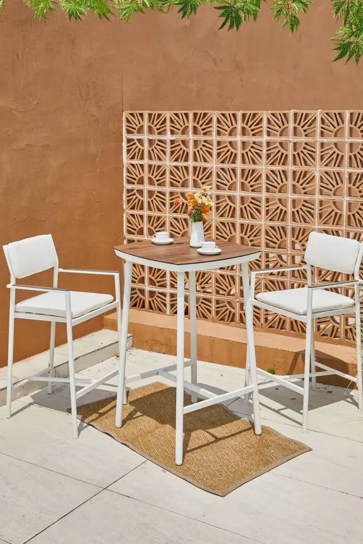 Mesa Alta con Taburetes de Aluminio y Cojines COPENHAGUE BAR Blanco