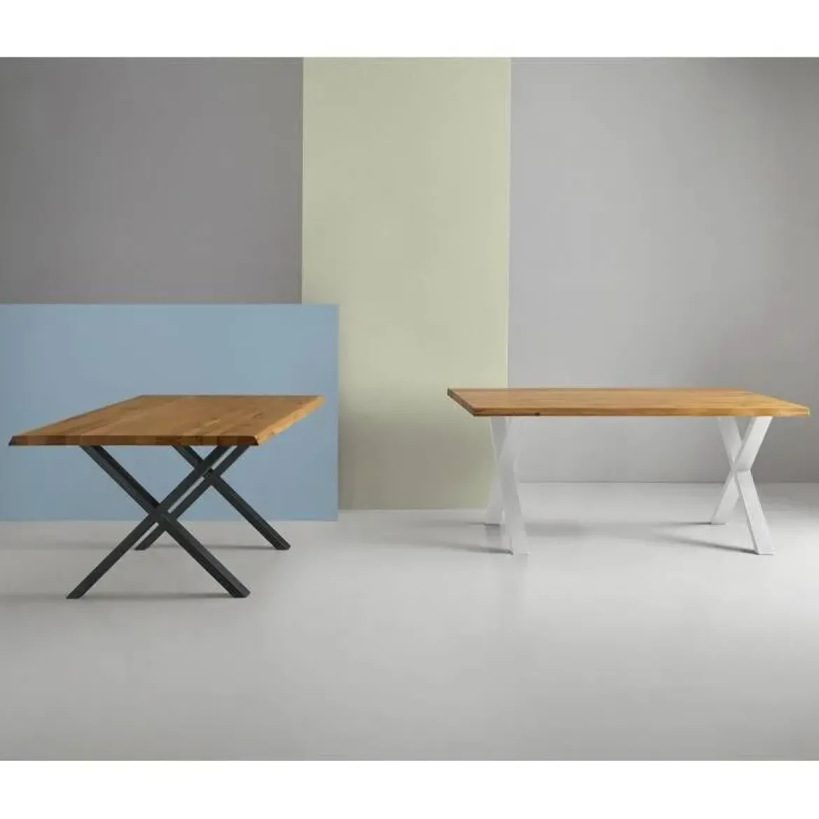 Mesa de Comedor de Madera con Detalles Negros CORINE