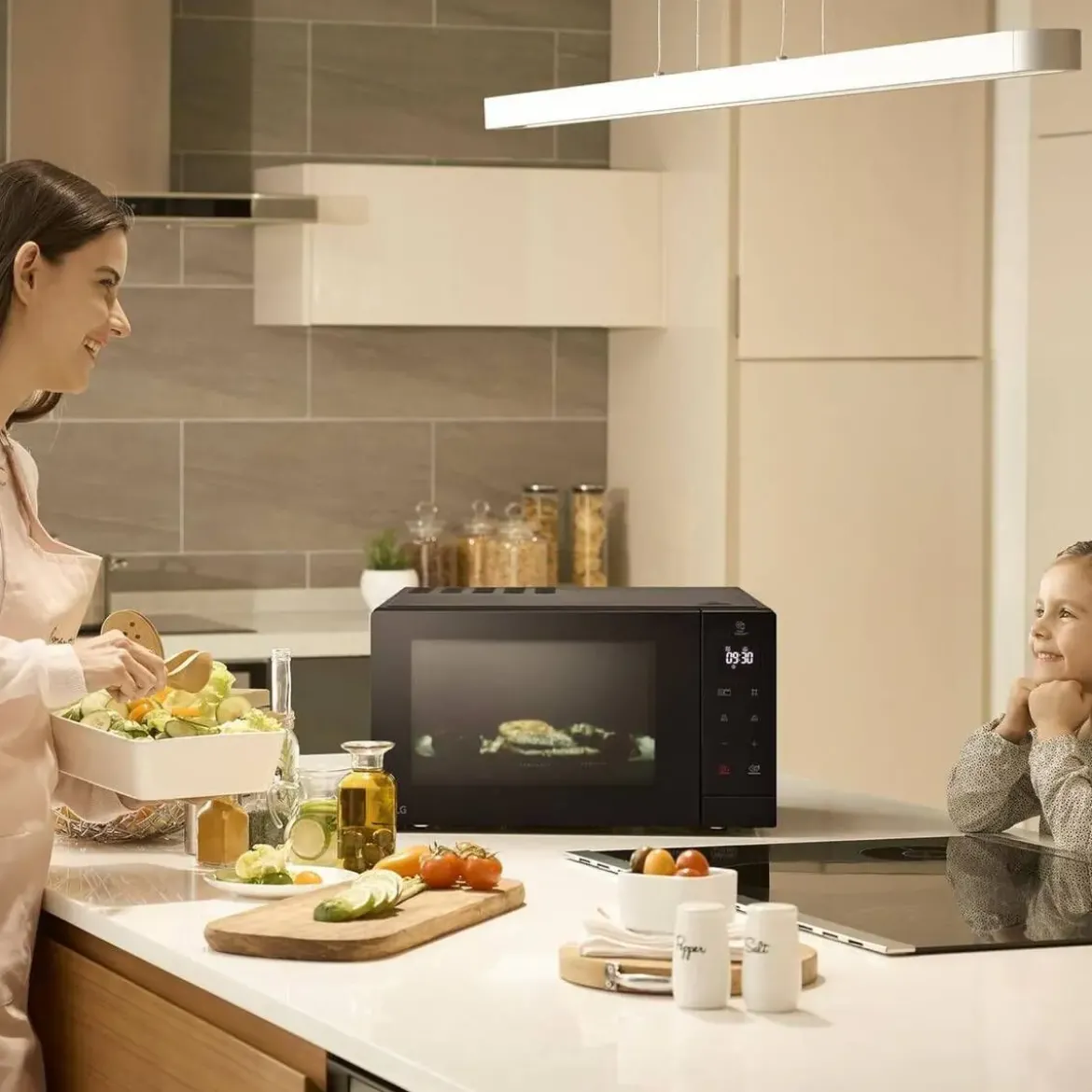 Microondas LG 30 Litros Negro con Grill y Control Táctil MH7032JAB