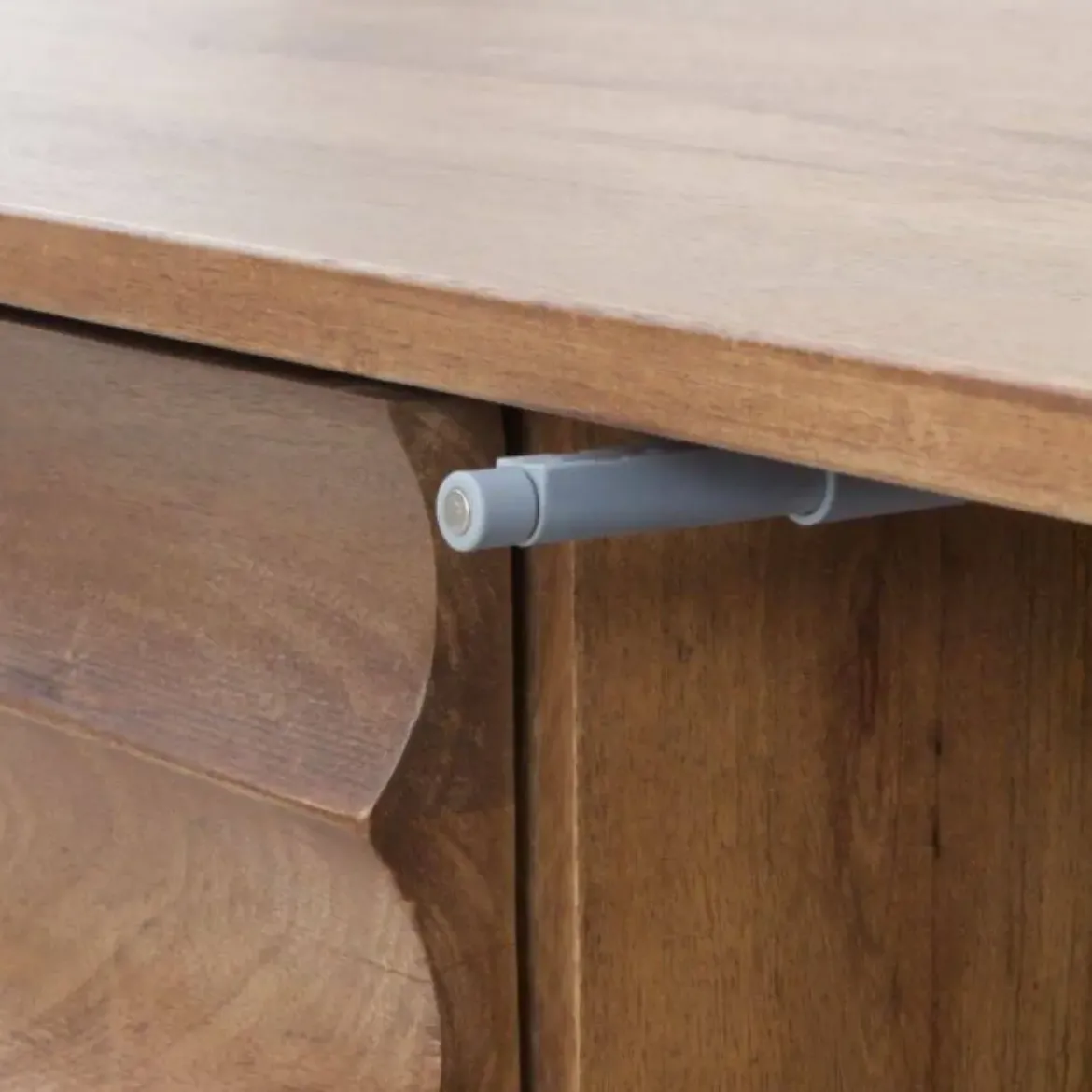 Mueble TV de 3 puertas de madera de mango natural con patas doradas GABAR 10706