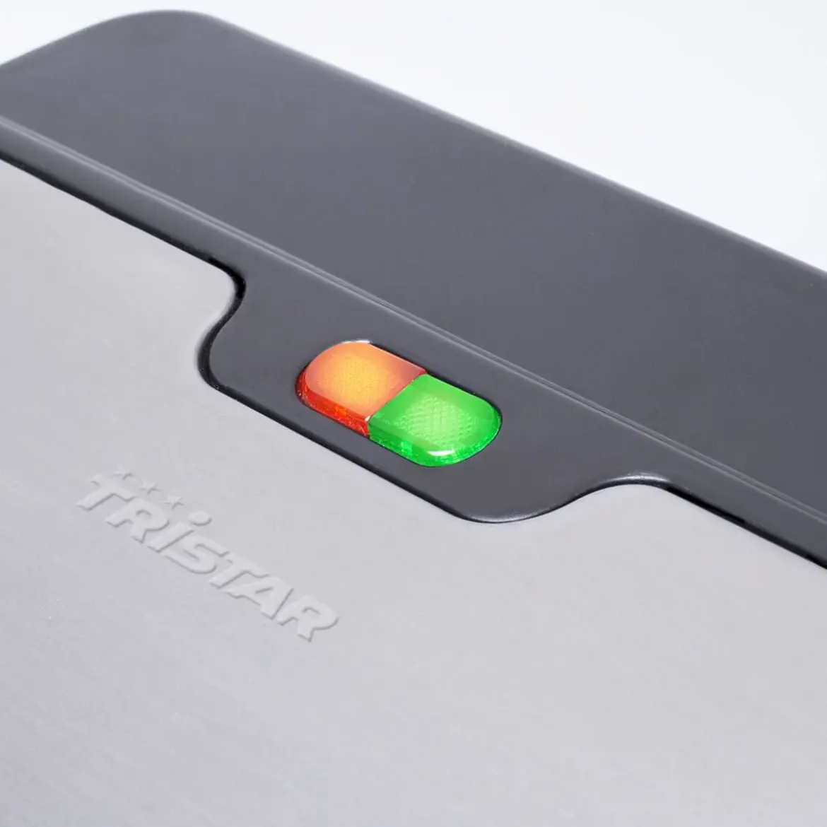 Sandwichera Eléctrica Compacta con Placas Profundas TRISTAR SA3060