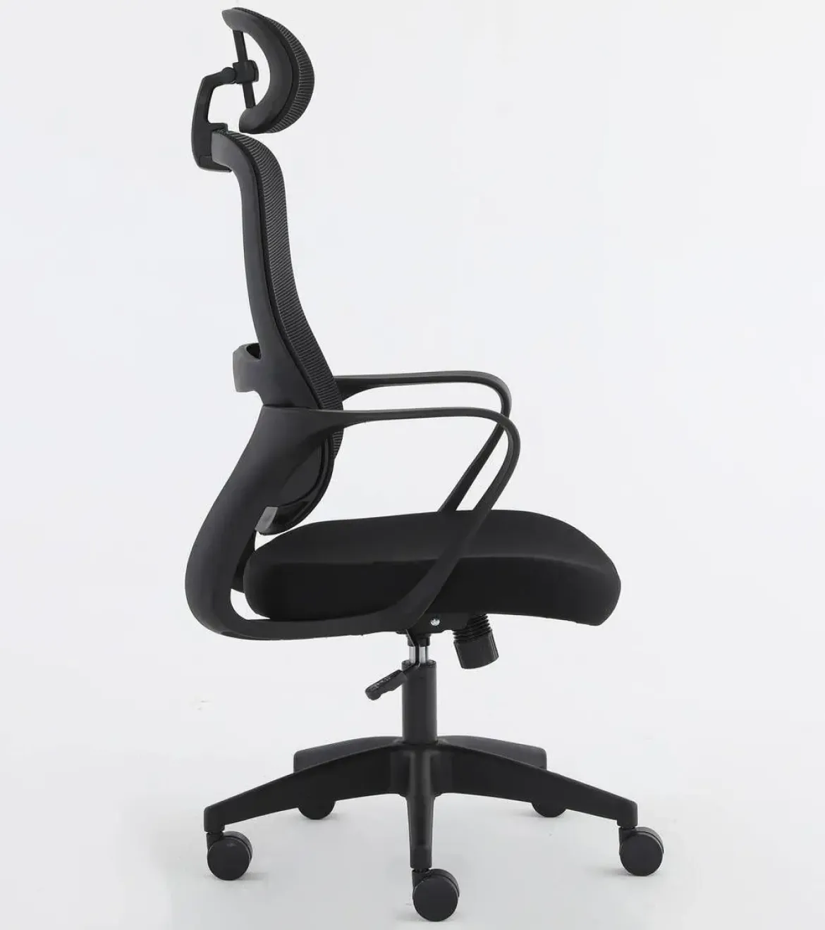 Silla de Oficina en Malla Negra con Apoyacabezas Regulable XULIA