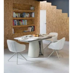 Silla Giratoria Tapizada en Chenilla con Patas de Metal GABAR