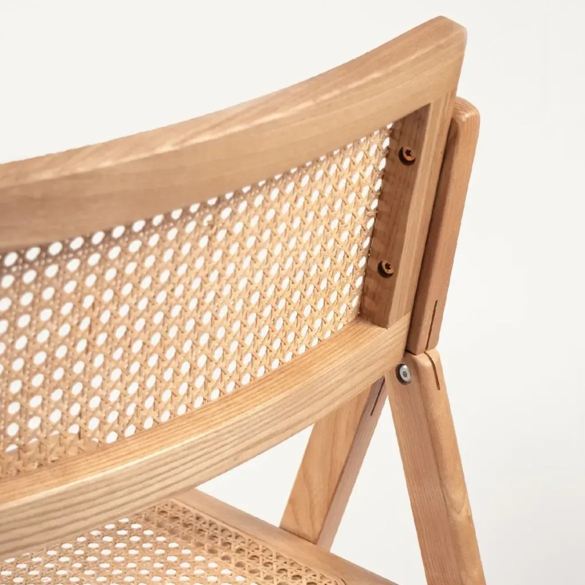 Silla Plegable con Asiento de Ratán y Estructura de Madera Natural BRUNA CG1928FR