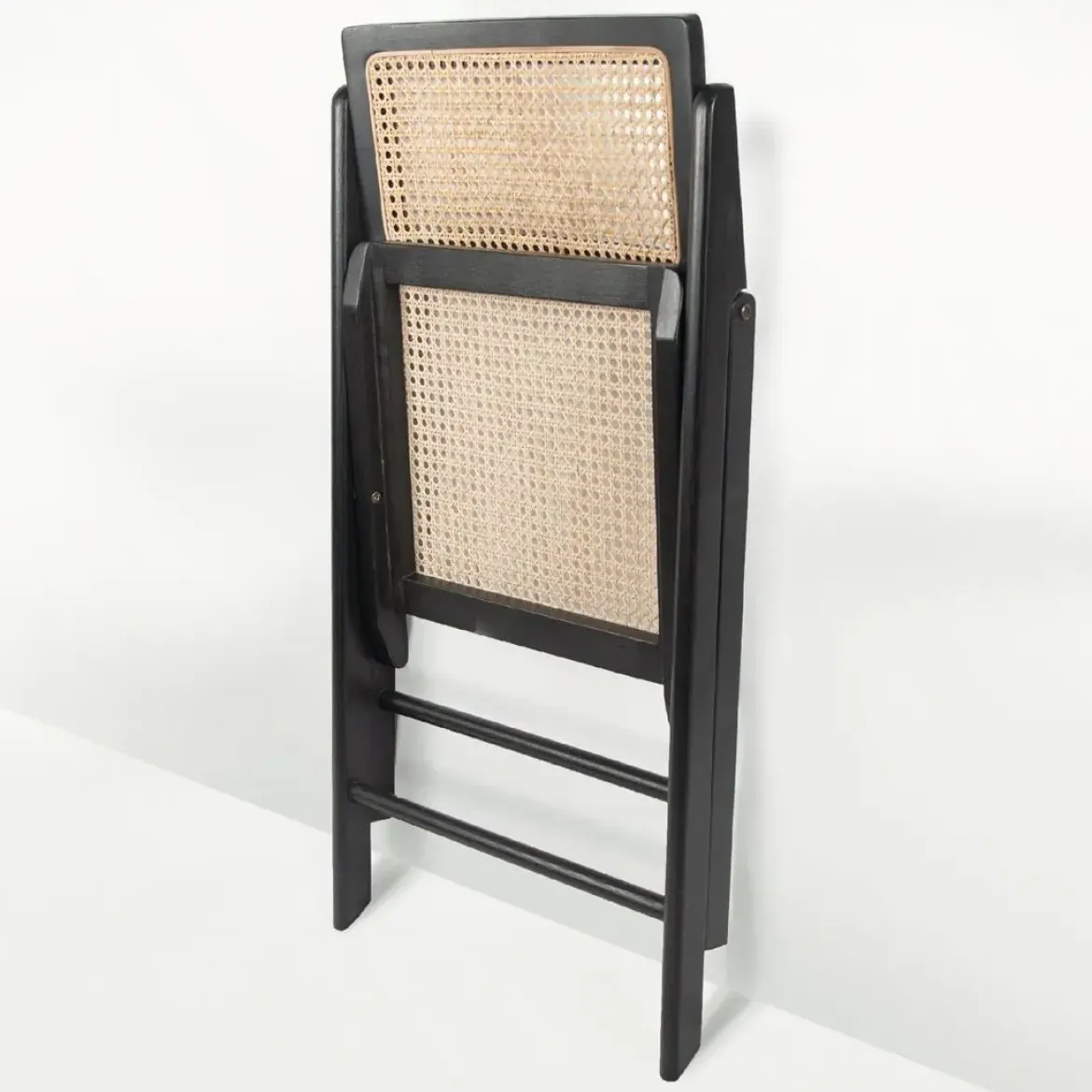 Silla Plegable con Asiento de Ratán y Estructura de Madera Negro BRUNA CG3004NR