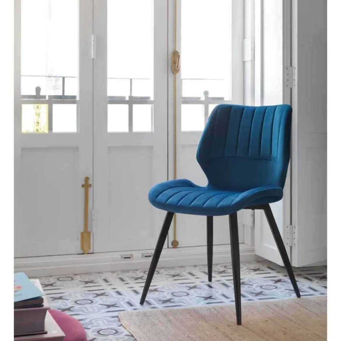 Silla tapizada en terciopelo GABAR VIVE modelo 8391