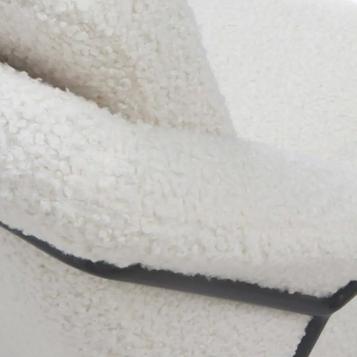 Sillón blanco tapizado con patas metálicas negras GABAR 10779