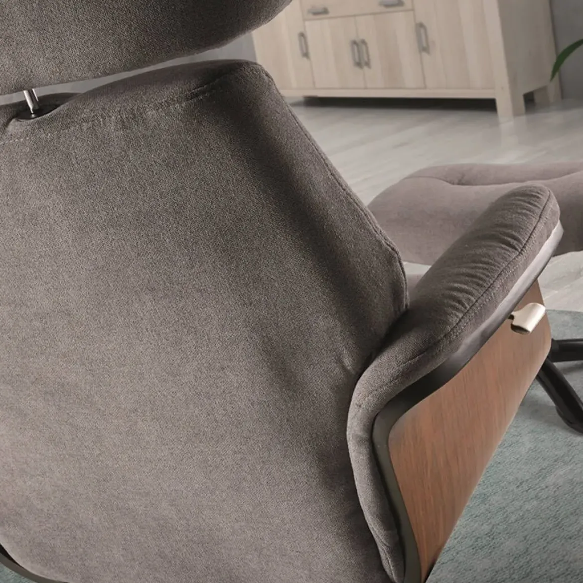 Sillón con Mecanismo Reclinable y Puff OSAKA