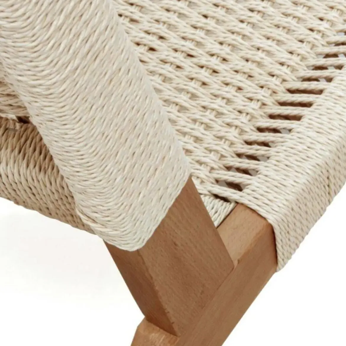 Sillón de madera de haya con acabado natural y asiento y respaldo trenzados GABAR 10874