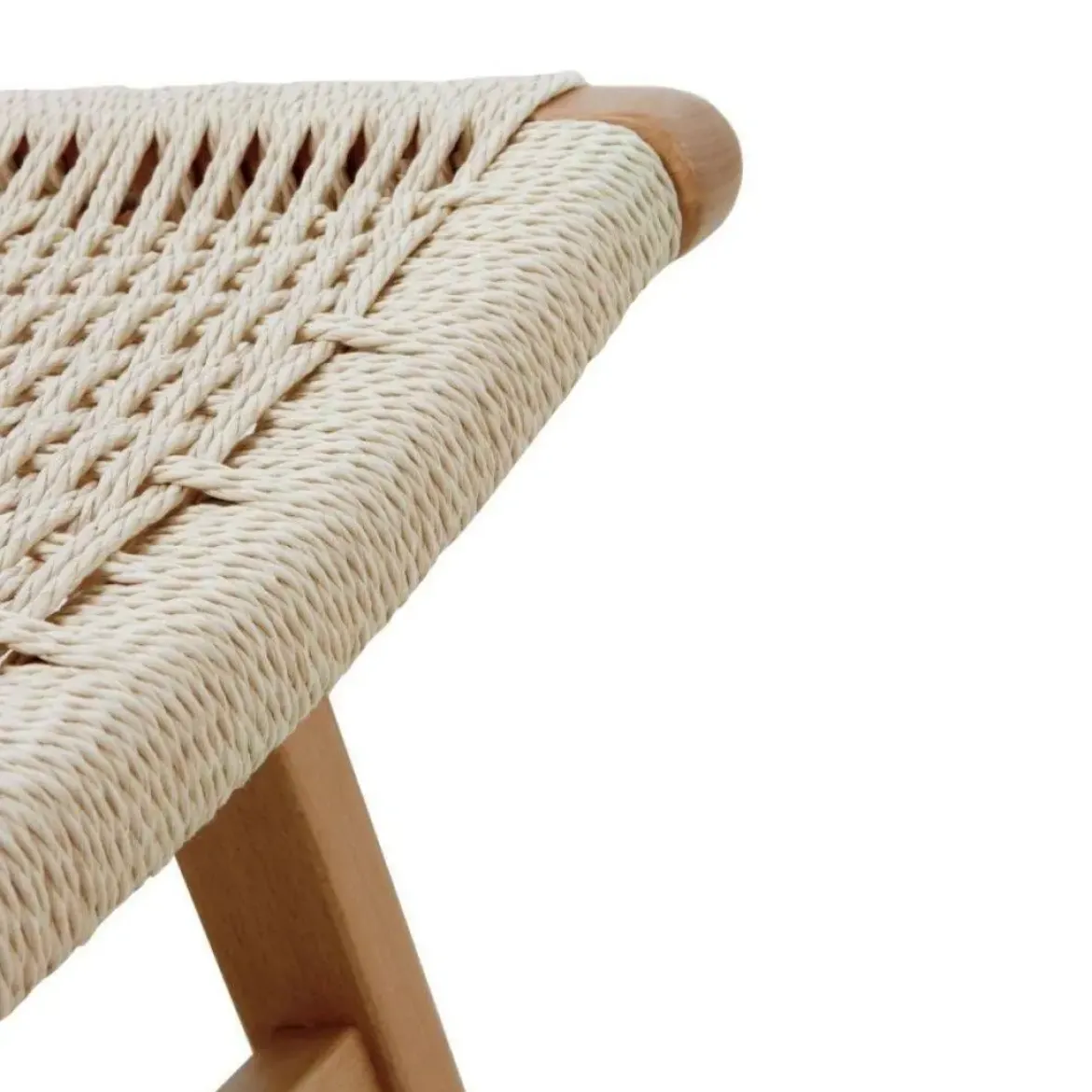 Sillón de madera de haya con acabado natural y asiento y respaldo trenzados GABAR 10874