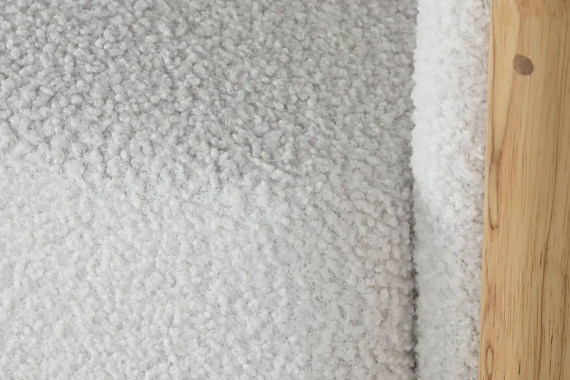 Sillón de Salón Tapizado en Bouclé Blanco con Estructura de Madera MB-217365