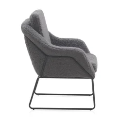 Sillón gris tapizado con patas metálicas negras GABAR 10780