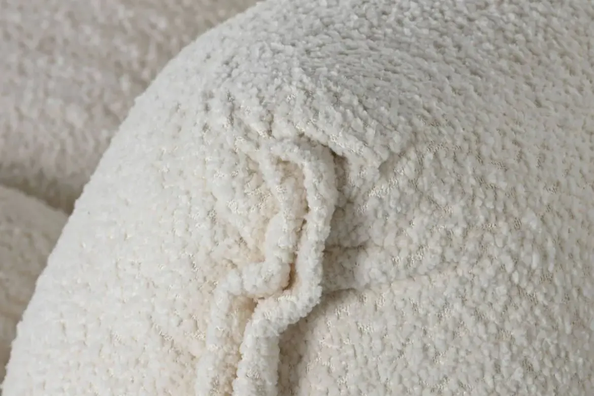 Sofá Tapizado en Bouclé Blanco con Estructura de Madera MB-211724