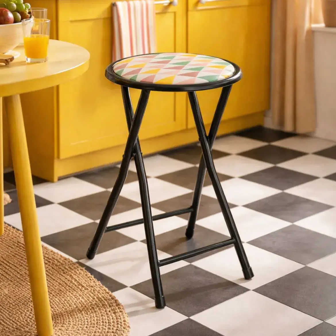 Taburete Plegable P.V.C. con Asiento de Diseño Geométrico y Patas de Metal Negras GEOMETRIC 73052