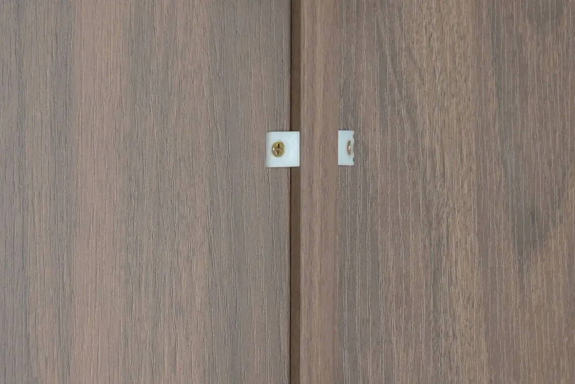 Vitrina de Salón en MDF con Puertas de Cristal MB-224127
